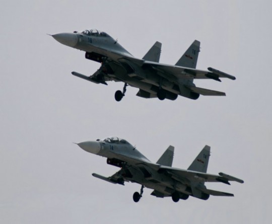 資料圖：解放軍蘇-30戰(zhàn)機編隊飛行。