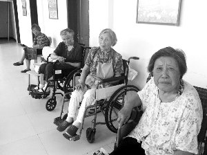 13個老人中，年齡最大的已經(jīng)99歲