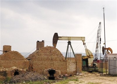 正在作業(yè)的揭蓋井，位于定邊縣紅柳溝鎮(zhèn)紅柳溝村。