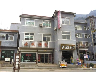 今年，胡萬林涉嫌非法行醫(yī)的地點，就在這座農(nóng)家賓館內(nèi)。