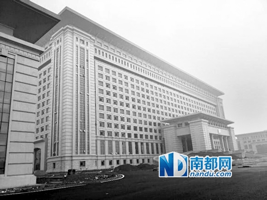 圖片顯示，湖南攸縣新建的發(fā)展中心樓群氣派，廣場龐大。 圖片來源：天涯論壇