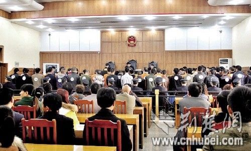 圖為：公審現(xiàn)場(chǎng)