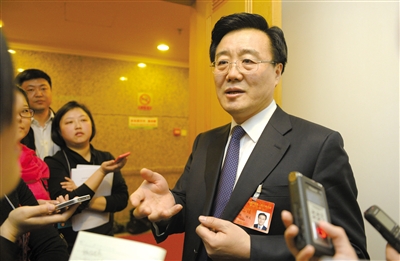 昨日，在十四屆人大二次會議順義代表團(tuán)全團(tuán)審議后，北京市人大代表、北京市常務(wù)副市長李士祥接受記者提問。新京報記者 浦峰 攝