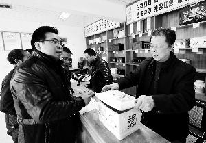 4月2日，福建省古田縣紀委、監(jiān)察局成立清明節(jié)專項督查組，對違反“八項規(guī)定”行為進行監(jiān)督檢查。新華社發(fā)