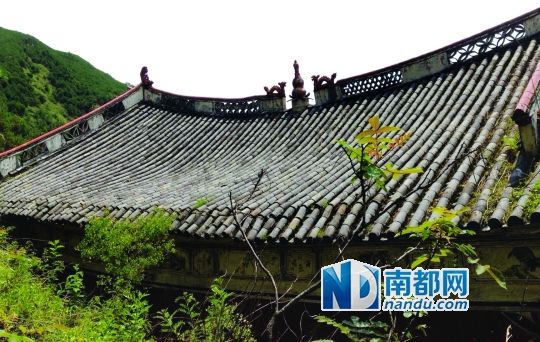 　照光寺在致歉微博中稱(chēng)，該寺位于蒼山之上，年久失修，且沒(méi)有防火通道。