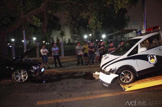 當(dāng)時(shí)賓利司機(jī)去筆架山爬山，車(chē)停在路邊，剛回來(lái)便發(fā)現(xiàn)車(chē)輛發(fā)生了事故。