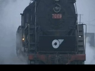 抗日雷劇再現(xiàn)神技:自行車飛起還能截火車 抗日雷劇再現(xiàn)神技:自行車飛起還能截火車