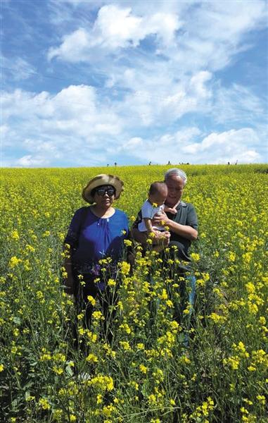 事故之前，老兩口的合影，李春同說(shuō)，老兩口一輩子很少一起照相。家屬供圖