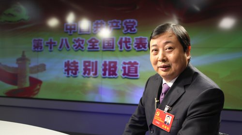 十八大代表，江蘇省江陰市華西村黨委書記、華西集團董事長吳協(xié)恩