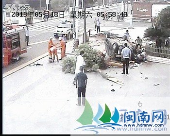 消防隊(duì)員趕來救援(均為視頻截圖)