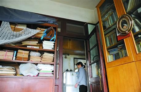 老人生活簡樸，平時有保姆照顧