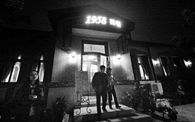 人大校內(nèi)開(kāi)俄式餐廳2人一餐吃掉半月伙食費(fèi) 人大校內(nèi)開(kāi)俄式餐廳2人一餐吃掉半月伙食費(fèi)