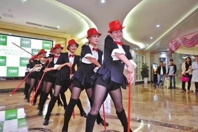 重慶12名廣場(chǎng)舞大媽赴醫(yī)院整容 稱(chēng)為上羊年春晚 重慶12名廣場(chǎng)舞大媽赴醫(yī)院整容 稱(chēng)為上羊年春晚