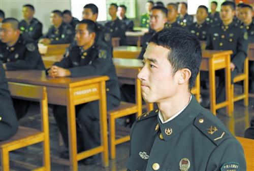 兒子嫌母親擺攤丟人 入伍后回家每天5點(diǎn)起床幫忙 兒子嫌母親擺攤丟人 入伍后回家每天5點(diǎn)起床幫忙