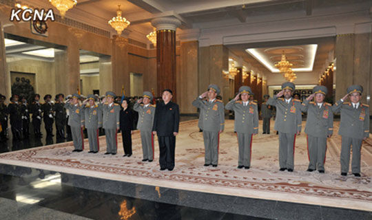 金正恩來到錦繡山太陽宮。圖片來源：朝中社