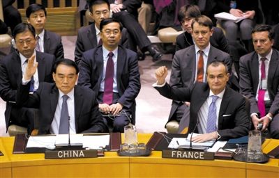 1月22日，紐約，中國常駐聯(lián)合國代表李保東舉手贊成通過對朝鮮制裁決議。