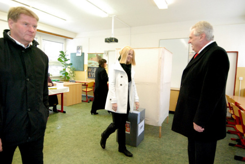 捷克總統(tǒng)直選末輪投票澤曼稱如當(dāng)選不會(huì)見(jiàn)達(dá)賴 捷克總統(tǒng)直選末輪投票澤曼稱如當(dāng)選不會(huì)見(jiàn)達(dá)賴