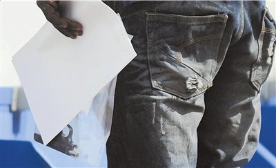 涉案手槍。新華社發(fā)