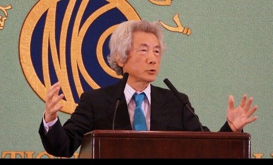 日本前首相小泉純一郎11月12日發(fā)表演說，支持安倍晉三對中國強硬，并鼓動其參拜靖國神社。