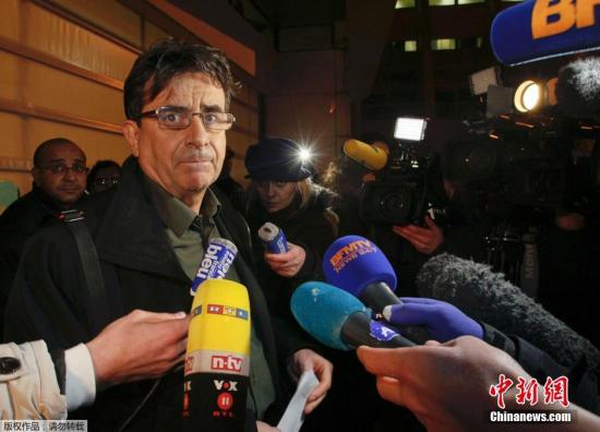 圖為醫(yī)院發(fā)言人接受采訪。