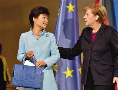 26日，默克爾與來訪的樸槿惠會晤。