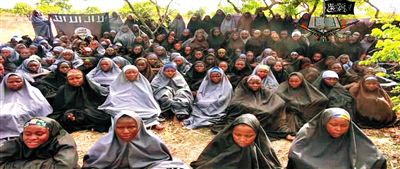 視頻中公布的被綁架女孩。