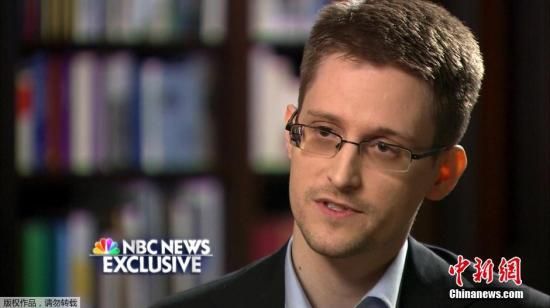 　資料圖：“棱鏡門”曝光者愛德華·斯諾登接受美國全國廣播公司(NBC)的獨家采訪。