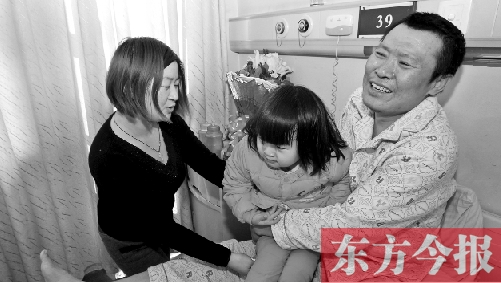 李剛患骨肉瘤急需手術(shù)，最放心不下的就是他的妻子、女兒