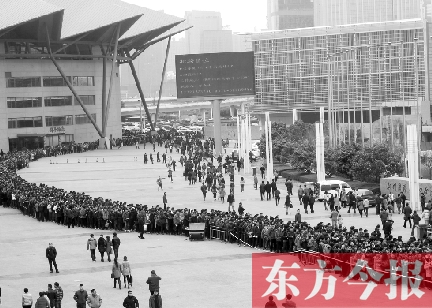 3月2日，在鄭州國際會(huì)展中心，河南省春季人才招聘會(huì)舉行，六萬五千名求職者扎堆求職