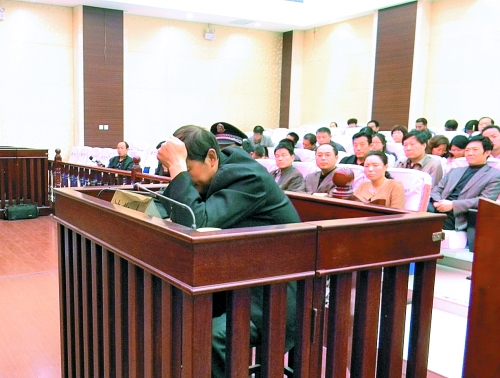 庭審中，楊某一直沒有抬頭。