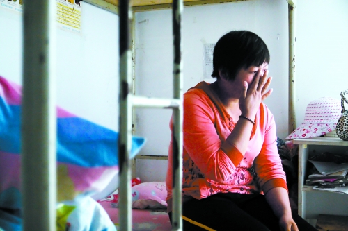 提起兒子的事，她忍不住落淚