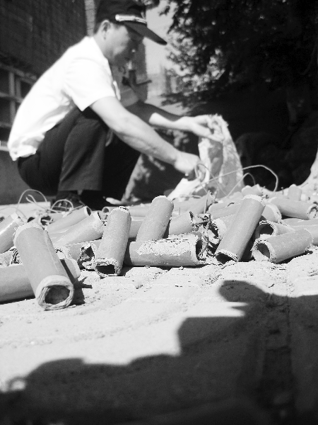 這半袋子墜子炮，多虧被及時發(fā)現(xiàn)