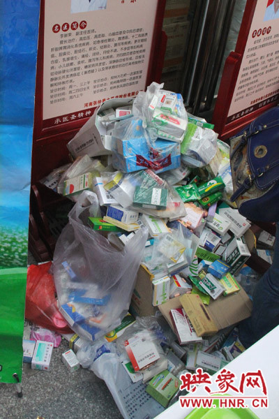 兌換點(diǎn)負(fù)責(zé)人表示，一整天兌換的過期藥有這樣的七八倍