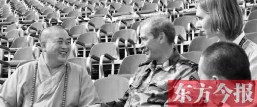 克里姆林宮警衛(wèi)司令謝爾蓋將軍會見釋永信，一同觀看排練