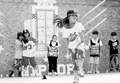 Locking(鎖舞) 強調(diào)干凈利落 Locking(鎖舞) 強調(diào)干凈利落