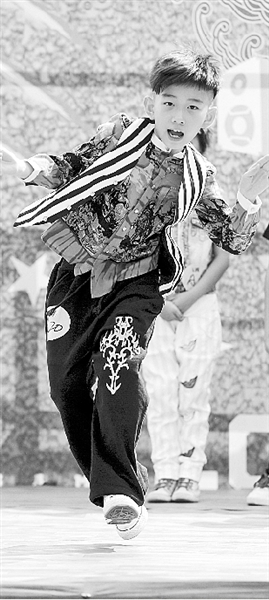 Hiphop (嘻哈舞)很受大眾喜愛 Hiphop (嘻哈舞)很受大眾喜愛