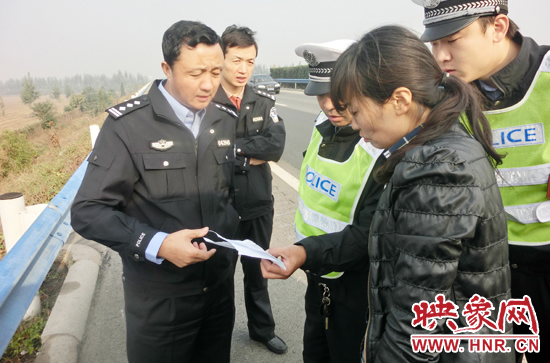 女子開著廂貨車在高速狂奔 竟拉著一噸多爆炸物 女子開著廂貨車在高速狂奔 竟拉著一噸多爆炸物