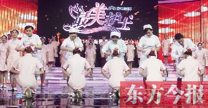 5月6日，“最美護士”的獲獎者給新護士授帽