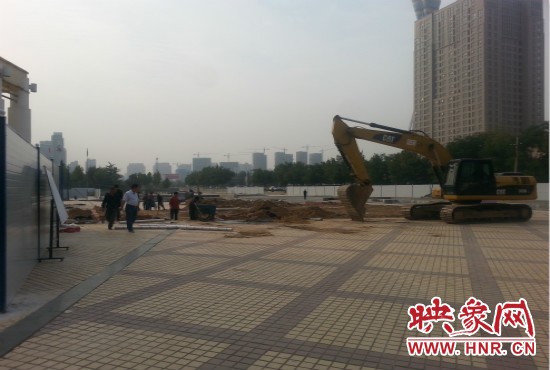 隴海路朝鳳路等三個站點(diǎn)已經(jīng)實施圍擋。