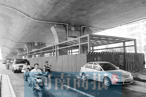 建設(shè)中的隴海路快速公交站臺(tái)，這條線路或取名B5