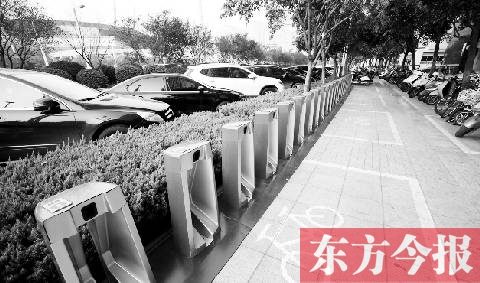 在鄭州市鄭東新區(qū)已經(jīng)安裝到位的公共自行車位 在鄭州市鄭東新區(qū)已經(jīng)安裝到位的公共自行車位