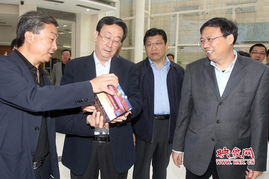 河南省委書記、省人大常委會(huì)主任郭庚茂視察河南電視臺(tái) 東方今報(bào)記者沈翔 劉棟杰/攝