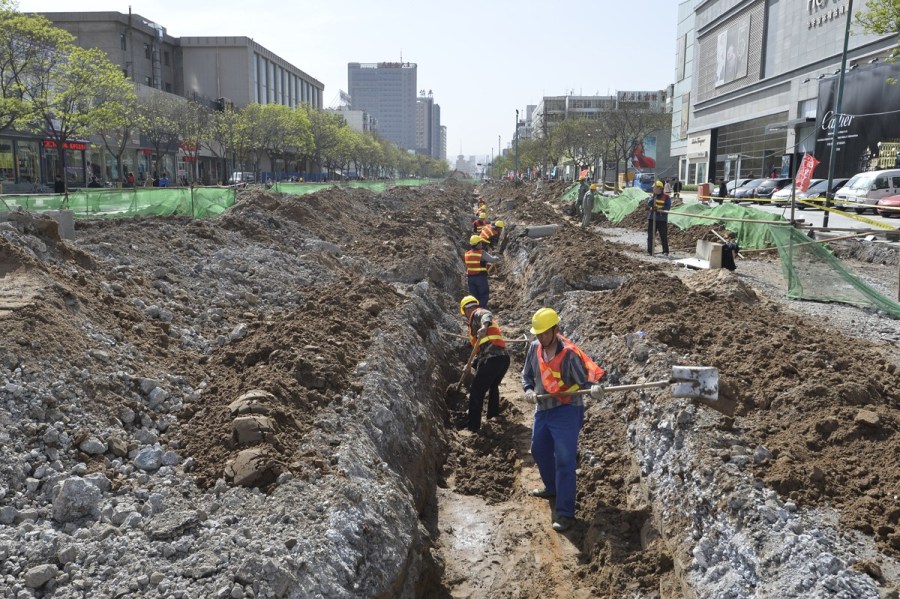 4月23日，太原，施工中的府西街。