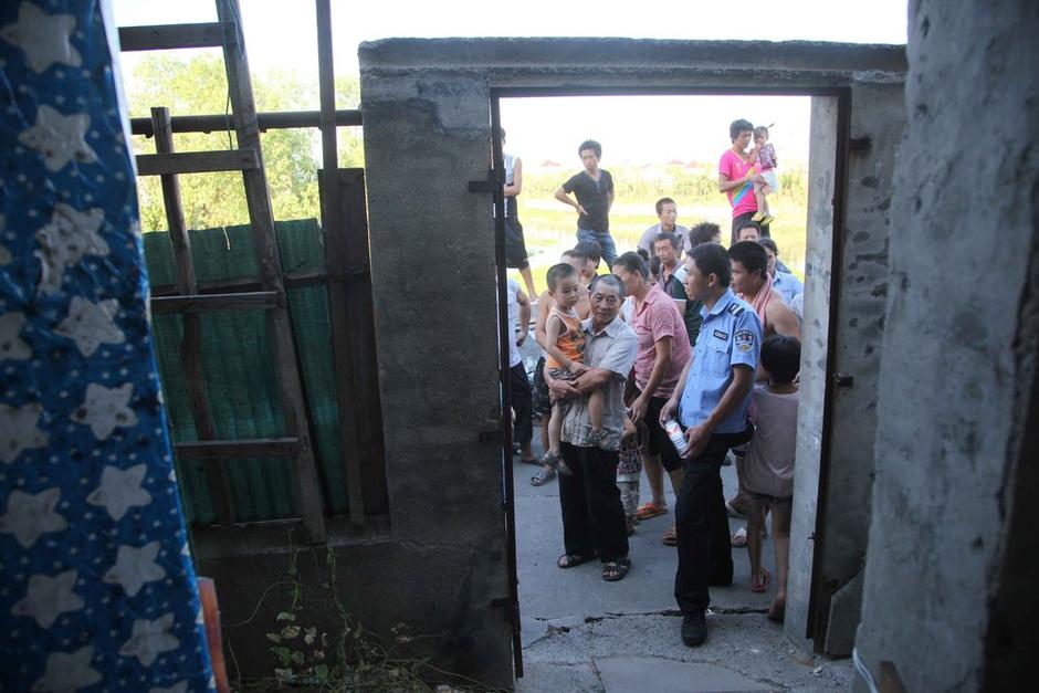 2013年08月06日消息，浙江省嘉興市秀洲區(qū)油車港鎮(zhèn)濮家灣村蠟燭浜一帶，是典型的城中村。村中農(nóng)民房被分隔成許多間出租給附近打工者。