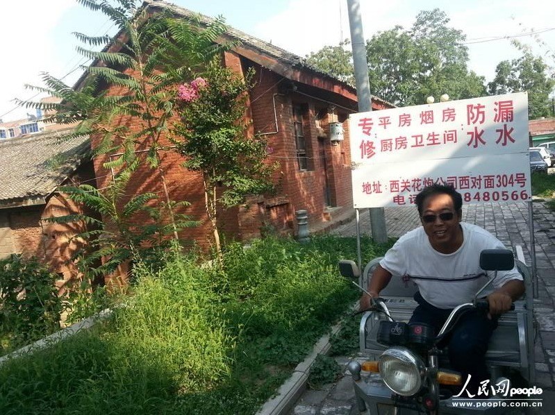 圖為縣委大院依然沒有配備專職保安，群眾可以隨意進入。圖片來源：人民網(wǎng)