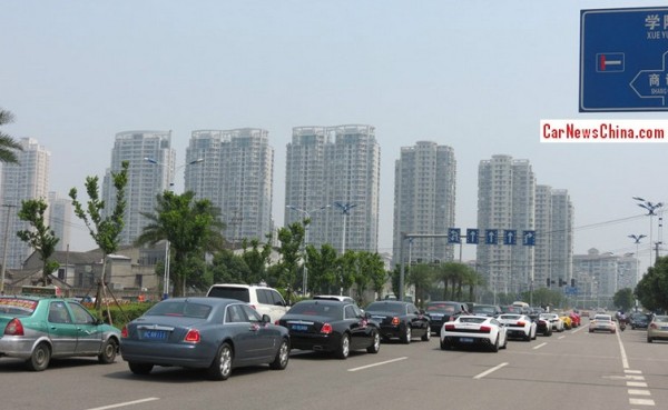 最貴婚車總價(jià)超1億 處女新娘真容首現(xiàn)