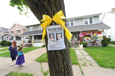 7日，當(dāng)?shù)貙ふ胰⒌膯⑹逻€在原處。