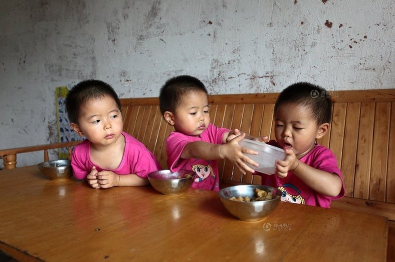 高齡產(chǎn)婦和她的三個娃