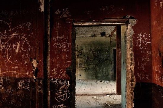 探秘！北京"鬼樓"內(nèi)部