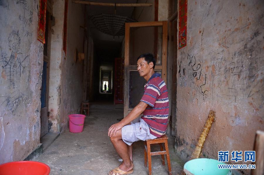 農(nóng)場棚戶區(qū)的最后留守家庭：留下的是回憶，迎來的是幸福